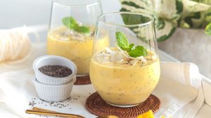 Vitamina de manga com chia e aveia (Imagem: Joanna Lawniczak | Shutterstock)