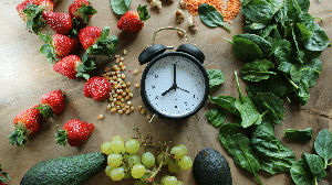 O horário em que uma refeição é feita também pode estar relacionado ao funcionamento do metabolismo (Imagem: Food Photo Master | Shutterstock)