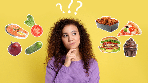 As redes sociais exercem um papel importante nas escolhas alimentares do dia a dia (Imagem: New Africa | Shutterstock)