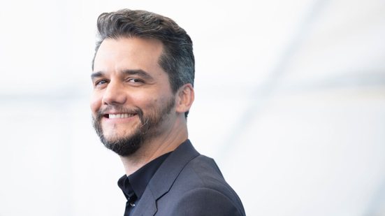 Wagner Moura fez história ao vencer o Globo de Ouro de Melhor Ator em Filme de Drama (Imagem: Denis Makarenko | Shutterstock)