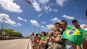 Milhares se reuniram para acompnhar desfile na olra de Maceió | Foto: Itawi Albuquerque/ TNH1
