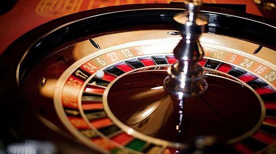 Imagem Evolução dos jogos de mesa em cassinos online – Blackjack, Poker e Roleta