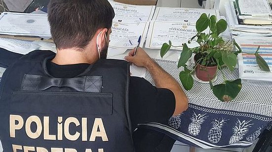 Imagem PF prende grupo que atuava na compra e venda de diplomas em AL e outros estados