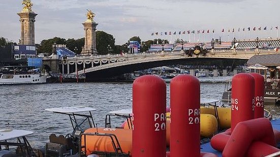 Rio Sena está com amostras bacteriológicas "ligeiramente acima" do permitido | Mathilde Missioneiro/Folhapress