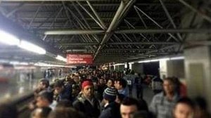 Imagem Professor cai de escada, bate cabeça e morre em estação do metrô de SP