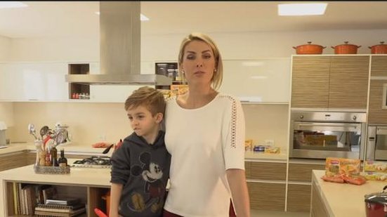 A apresentadora Ana Hickmann e o filho | Reprodução