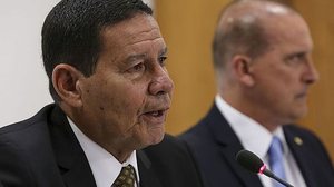 O vice-presidente Hamilton Mourão e o ministro-chefe da Casa Civil, Onyx Lorenzon | Marcos Corrêa/PR