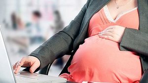 O texto flexibiliza lei de maio de 2021 que diz que, durante a emergência de saúde pública de Covid-19, a gestante deverá permanecer afastada das atividades de trabalho presencial, sem prejuízo de sua remuneração | Foto: Reprodução / Agência Senado / Bigs…