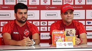 Marcelo Cabo e o filho Gabriel Cabo (auxiliar técnico) foram apresentados pelo Vila na terça-feira e já contam com reforços de CSA e CRB | Divulgação / Vila Nova