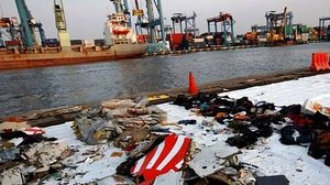 Corpos começam a ser retirados do mar | R7