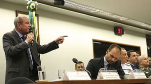 General Fernando Azevedo (à esquerda) | José Cruz/Agência Brasil