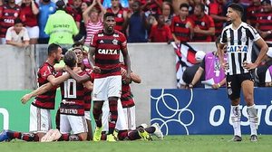 Imagem César pega pênalti de Gabigol e Flamengo vence Santos pelo Brasileirão