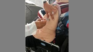 Imagem Polícia indicia técnica de enfermagem por não aplicar vacina em idosa