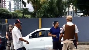 Homem é morto após tentar roubar carro de PM no Imbuí | Reprodução