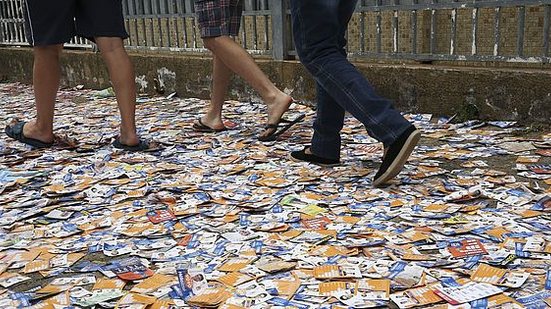 Lixo espalhado nas ruas | Agência Brasil