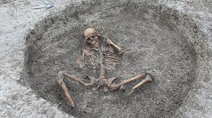 Imagem Escavação para obra de saneamento revela esqueletos de 3 mil anos no Reino Unido