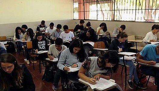 Imagem Tire suas dúvidas sobre a bolsa do ensino médio aprovada nesta sexta (26)