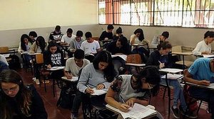 Imagem Tire suas dúvidas sobre a bolsa do ensino médio aprovada nesta sexta (26)