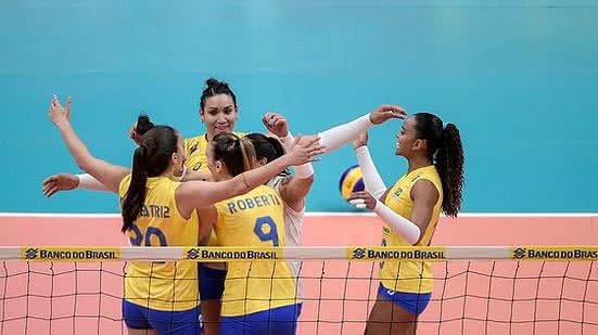 Seleção brasileira de vôlei feminino durante amistoso internacional contra os Estados Unidos, no Maracanãzinho, no Rio de Janeiro | Código 19 / Folhapress