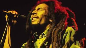 Bob Marley durante show no Brighton Leisure Centre, Inglaterra, 1980 | Mike Prior/Redferns/Getty Images