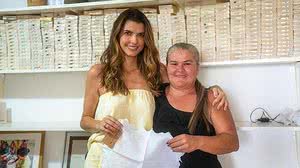 Marina Cândia divulgou o trabalho dos artesãos em suas redes sociais, ressaltando a importância de valorizar raízes e tradições do povo sertanejo | Foto: Assessoria