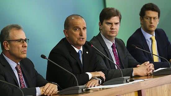 Os ministros de Minas e Energia, Bento Albuquerque, da Casa Civil, Onyx Lorenzoni, do Desenvolvimento Regional, Gustavo Canuto, e do Meio Ambiente, Ricardo Salles, falam sobre o acidente da barragem da Vale em Brumadinho, Minas Gerais | Antonio Cruz/Agênc…