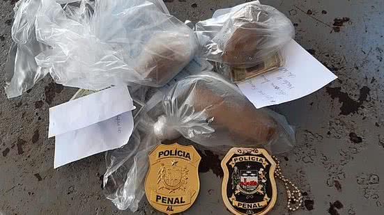 Imagem Três mulheres são flagradas tentando entrar com maconha no sistema prisional