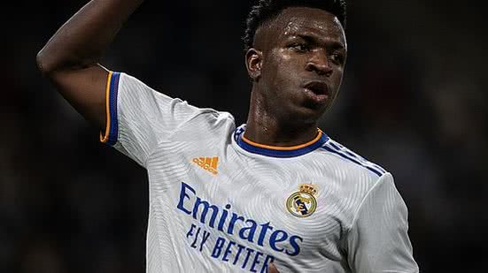 O atacante brasileiro Vini Jr (Vinicius Jr), da equipe do Real Madrid, durante partida contra o Athletic Bilbao no estádio Santiago Bernabéu, em Madrid, pelo Campeonato Espanhol | Foto FC / Folhapress