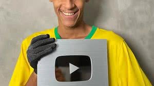 Após Luva de Pedreiro remover menções a seu antigo empresário, novos gestores comentaram sobre situação do influenciador | Foto: Reprodução/Redes Sociais