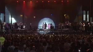 Homenagem com pomba branca em show do Calcinha Preta deu errado; ave estava com as asas amarradas | Foto: Reprodução