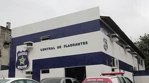 Imagem Seis suspeitos de roubo são detidos com armas, celulares e caixas de som no Tabuleiro