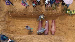 Imagem Covid: Brasil bate recorde de mortes em 24 h, chega a 5.017 e passa China