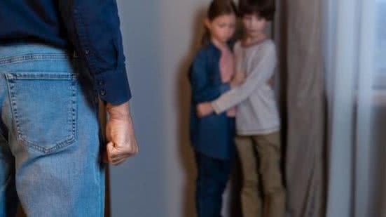 Pedófilos são capazes de gerar conteúdos com vítimas reais | Foto: Freepoik