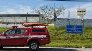 Imagem Presos libertam reféns após quase 30 horas de motim