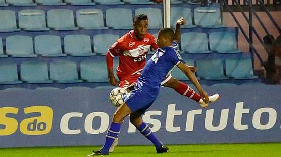 Avaí e CRB duelam na Ressacada | Ofotográfico/Folhapress