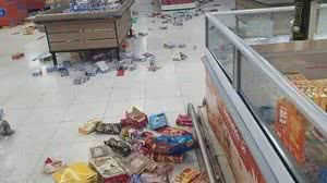 Dezenas de pessoas invadiram a loja | Foto: Reprodução/Redes Sociais