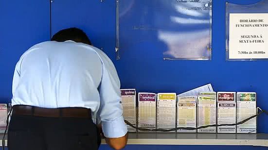 Saiba como jogar na Lotofácil da Independência e concorrer ao prêmio de R$ 200 milhões | Marcelo Camargo / Agência Brasil