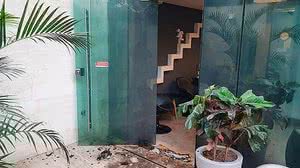 Imagem Sede do Porta dos Fundos é atacada com coquetéis molotov no Rio de Janeiro