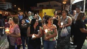 Imagem Moradores fazem ato e pedem uma 'luz' para o bairro Pinheiro