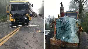 A Polícia Rodoviária de Santa Catarina investiga as causas do acidente que envolveu um ônibus escolar e uma retroescavadeira | Reprodução / PMR-SC