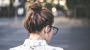 Cabelos em coque pode prejudicar a saúde | Pexels