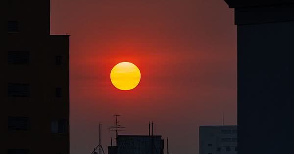 Entenda por que o Sol fica vermelho com a fumaça das queimadas