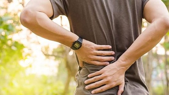 Ortopedista explica como as temperaturas baixas podem aumentar o desconforto articular | Foto: Reprodução/ Shutterstock