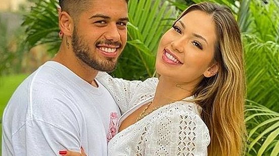 Imagem Influencer se defende após ser acusada de receber dinheiro para engravidar de cantor