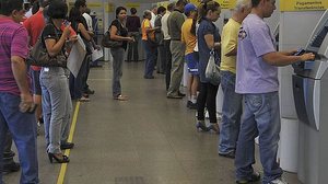 Imagem Agências bancárias abrem em horário especial nesta segunda-feira