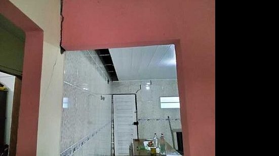 Rachaduras em imóvel, na área nomeada como 'Setor 4' de análise | Foto: CPRM