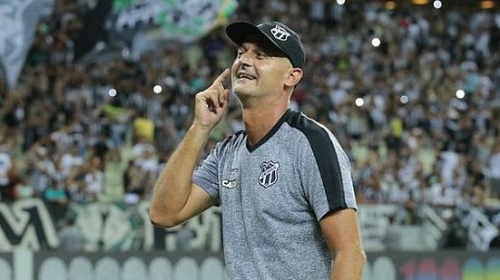 Imagem Lisca apresenta nomes de possíveis contratações do Ceará para 2019