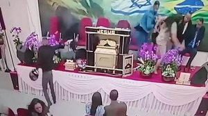 Imagem Vídeo: pastor é baleado durante culto transmitido ao vivo pela internet