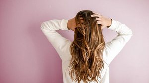Queda de cabelo pode ser sinal de calvície | Pexels