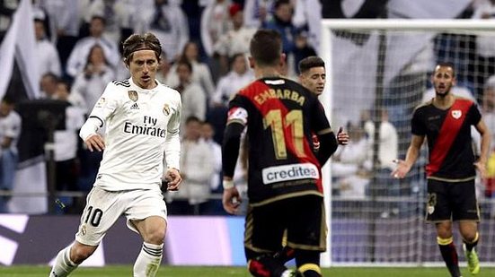 Imagem Real Madrid sofre, mas vence time de pior defesa no Espanhol